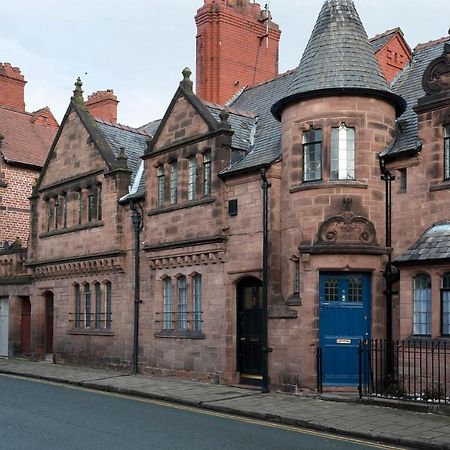 In The Heart Of Chester, Historical & Stylish Exterior photo