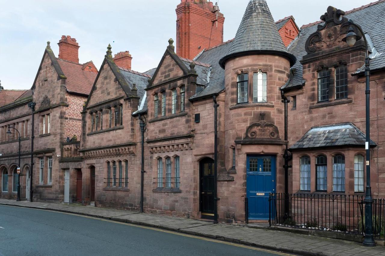 In The Heart Of Chester, Historical & Stylish Exterior photo